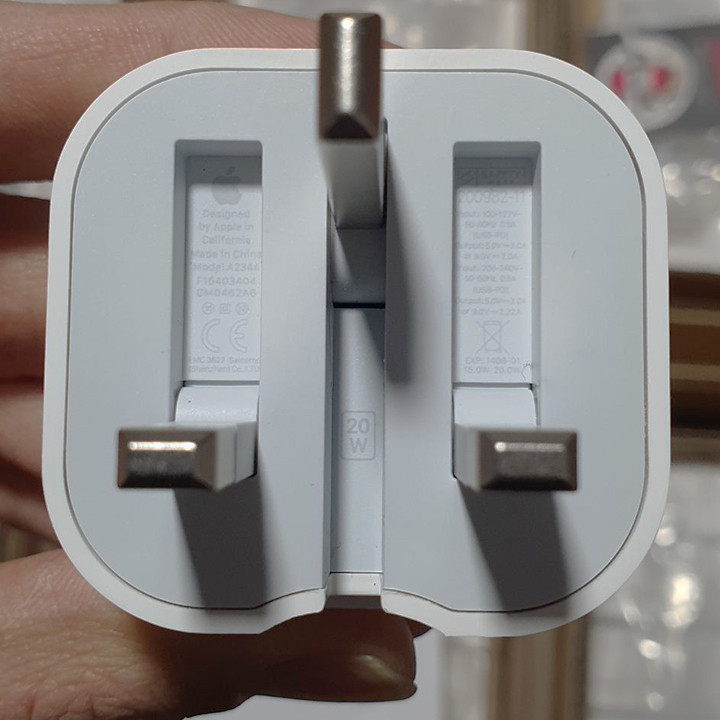 کلگی شارژ اورجینال آیفون B/A توان 20W – با ۱6 ماه گارانتی تعویض